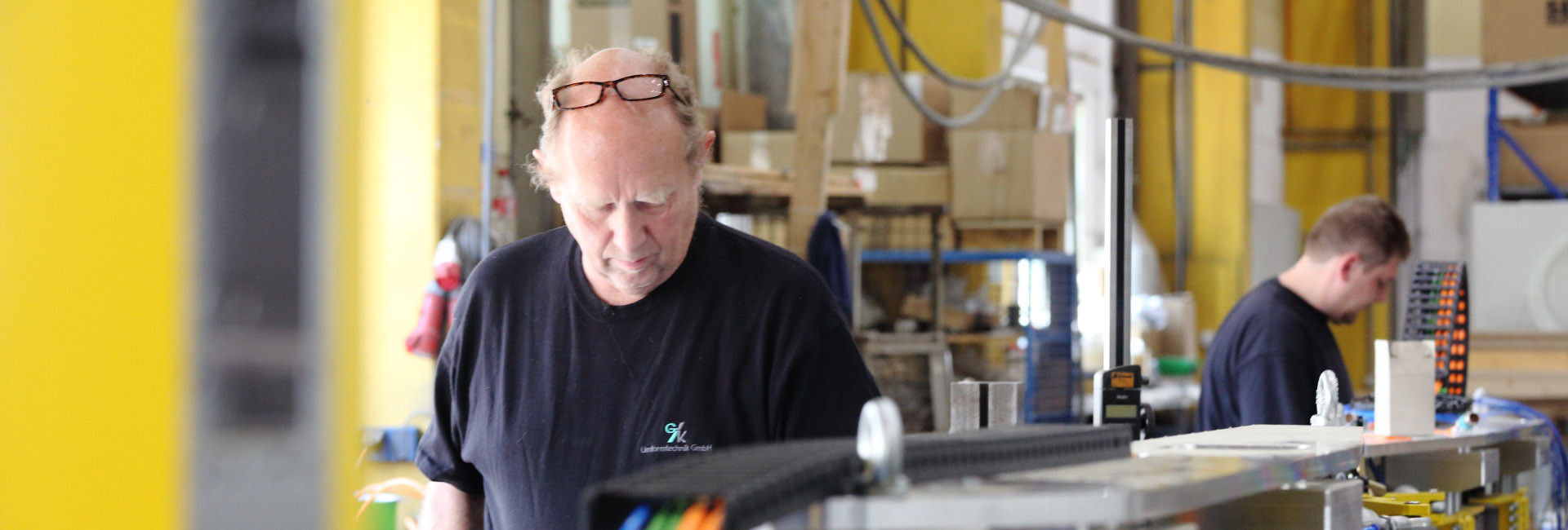 Bild zeigt konzentrierte Mitarbeiter