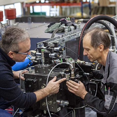 4. INBETRIEBNAHME: mit anschlie&szlig;endem Service